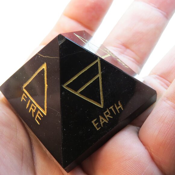 Black Turmaline Pyramid Gold engraved - Picture 3 of 4